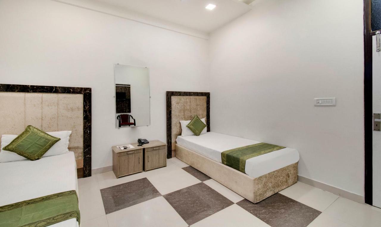 Itsy By Treebo - Royale Inn ميروت المظهر الخارجي الصورة